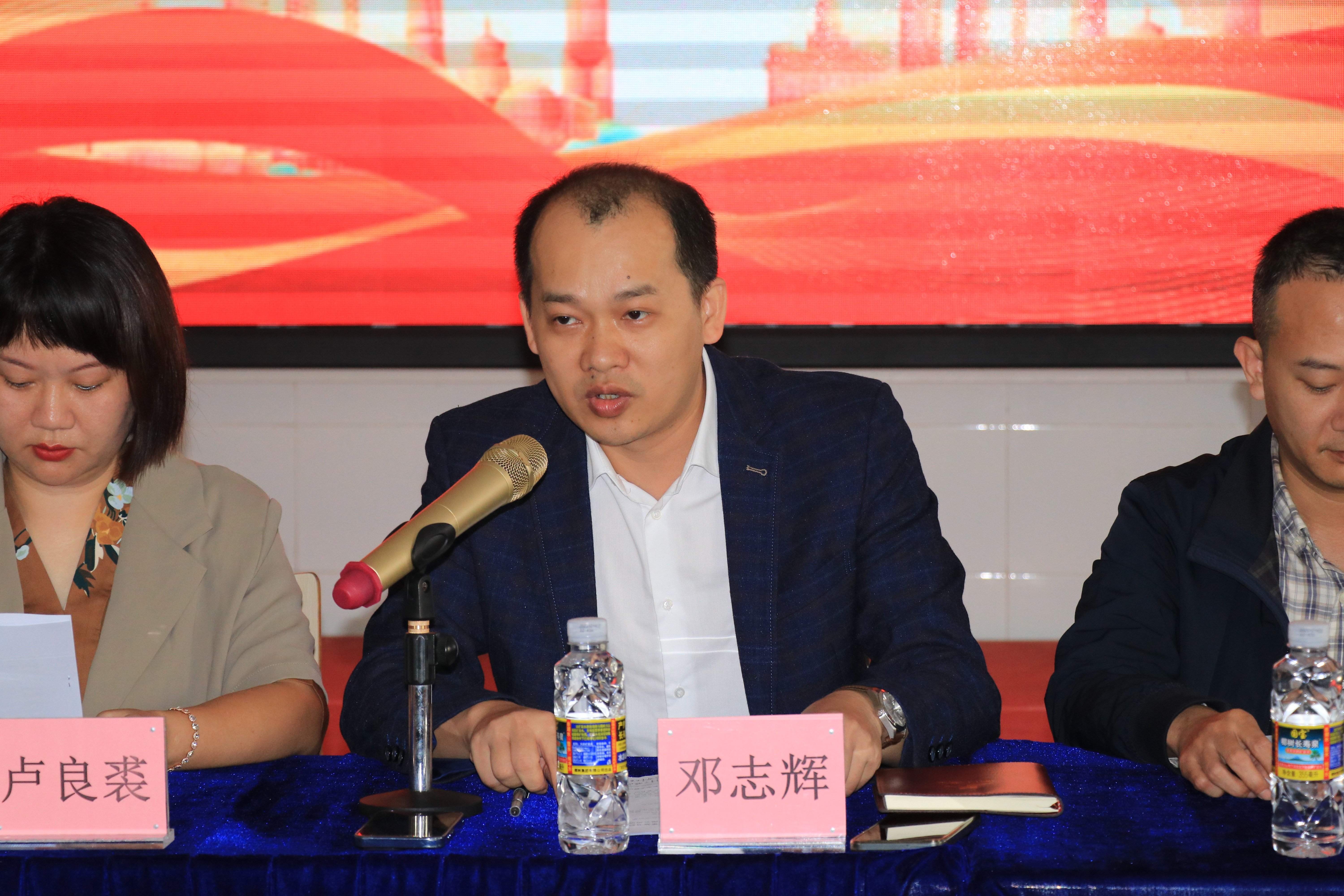 美兰区应急管理局党委书记、局长邓志辉讲话.JPG